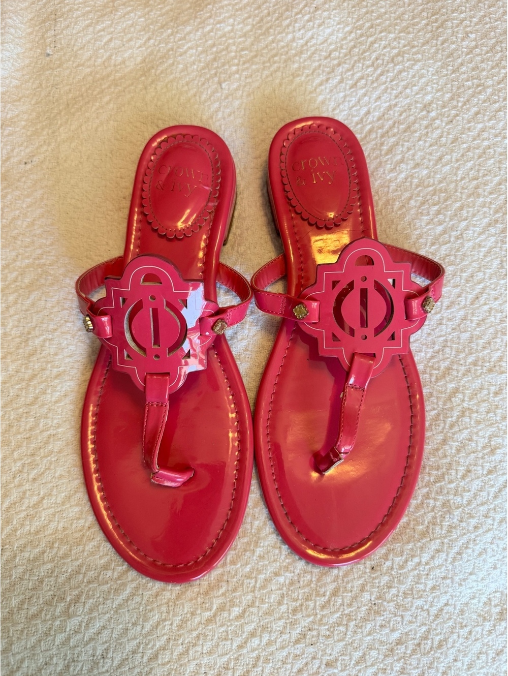 Crown & Ivy Pink Patent Leather Thong Sandals Size 8.5